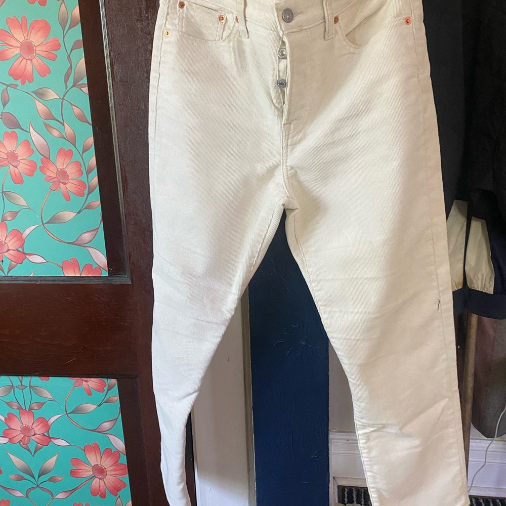 Levi's Cream High Rise Jeans Modern Style